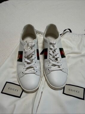 Gucci White Leather Low-Top Sneakers with Green/Red Web Stripe